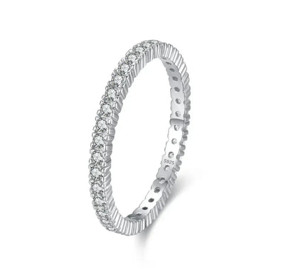 Anillo eternity minimalista iluminado