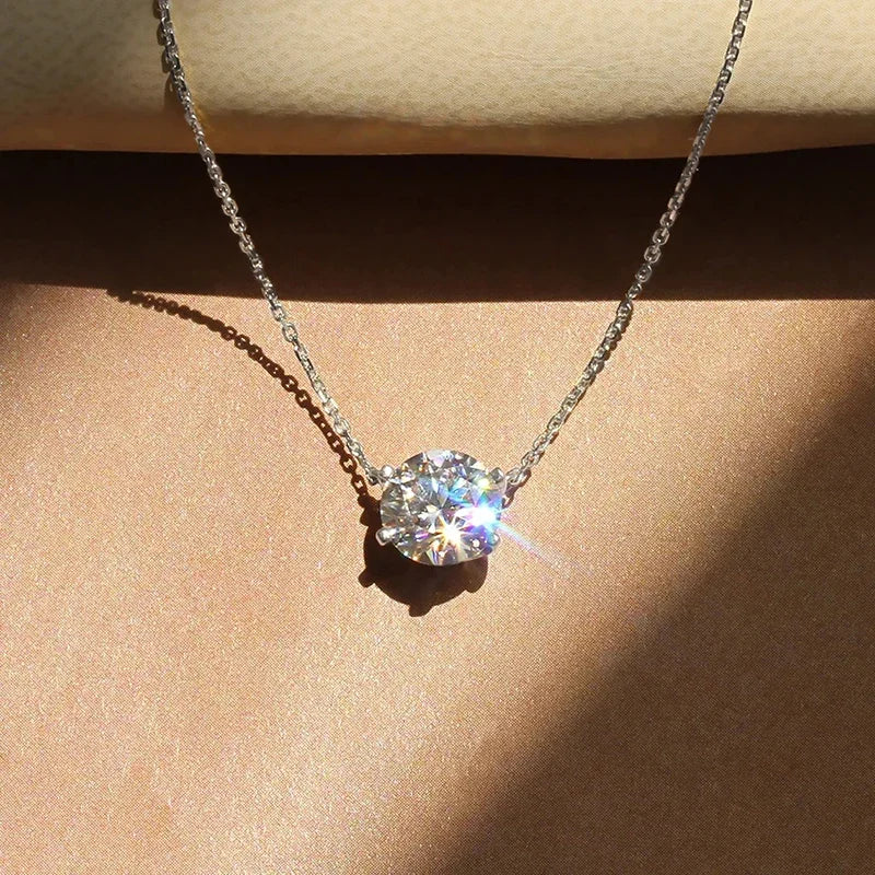 Elegante colgante solitario con cristal