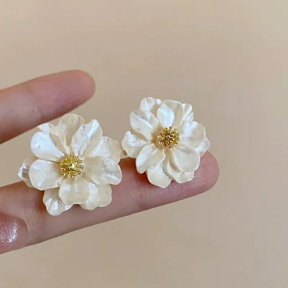Pendientes chic de botón de acrílico blanco