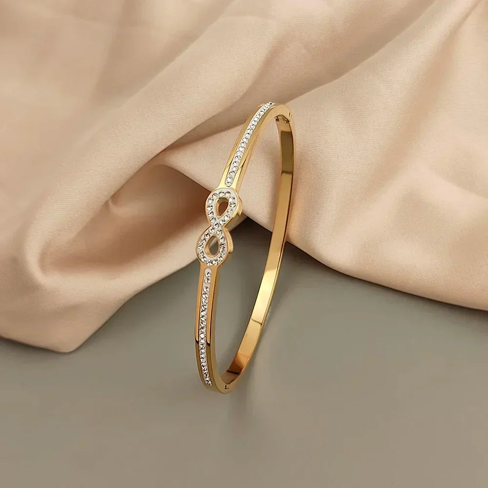 Pulsera rígida Infinity con cristales exclusivos