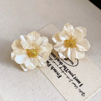 Pendientes chic de botón de acrílico blanco