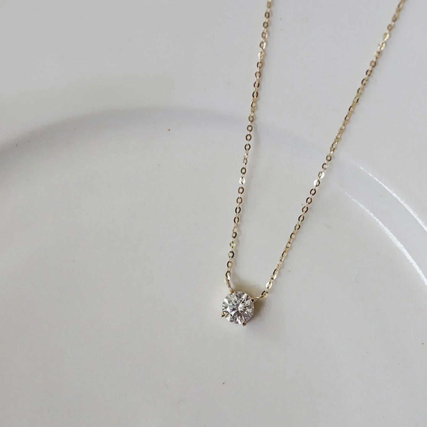 Collar bañado en oro con circonitas
