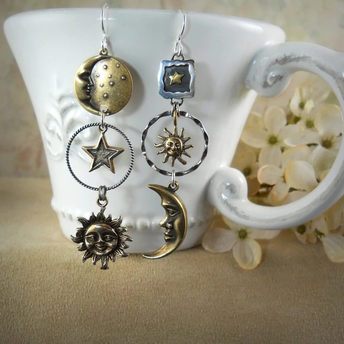 Pendientes colgantes con colgante de sol y luna