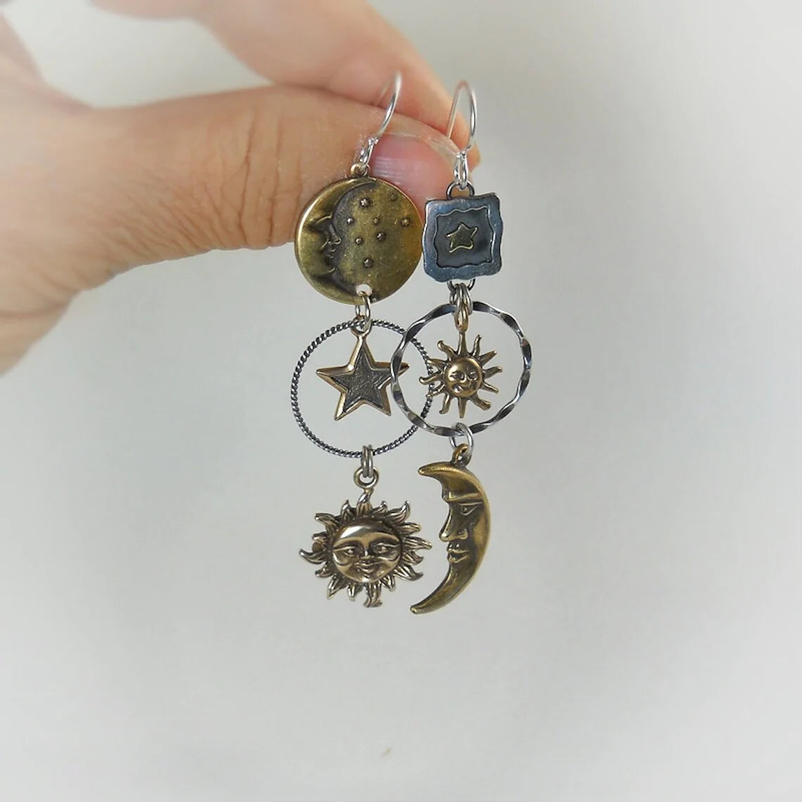 Pendientes colgantes con colgante de sol y luna