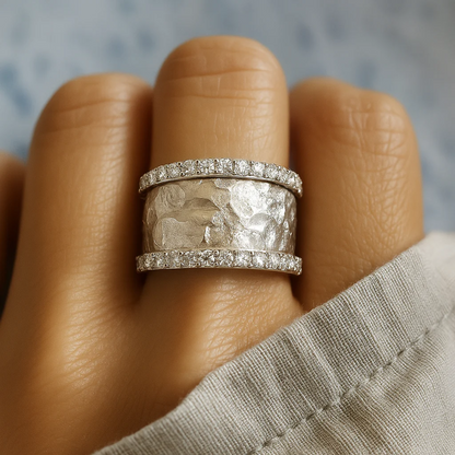 Anillo vintage de plata con circonitas