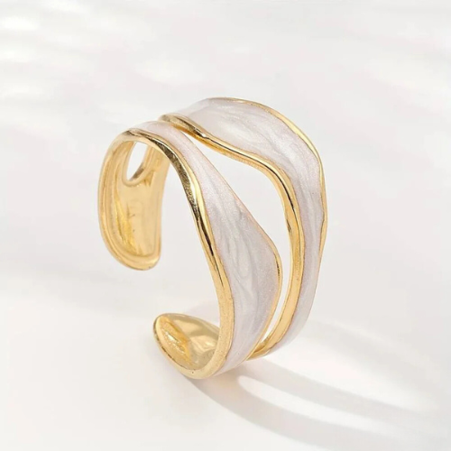 Anillo abierto ondulado bañado en oro