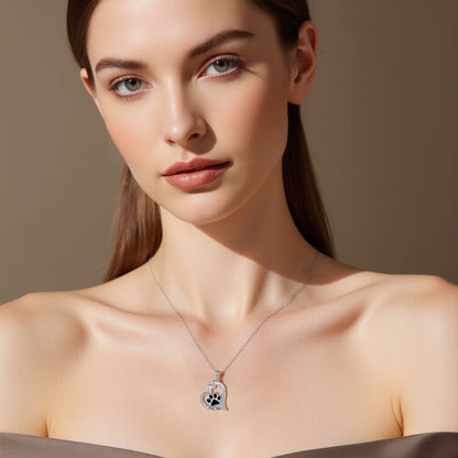 Collar con colgante de huella