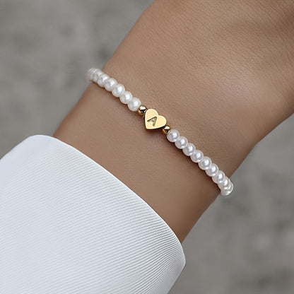 Pulsera chic con inicial de corazón (A–Z)