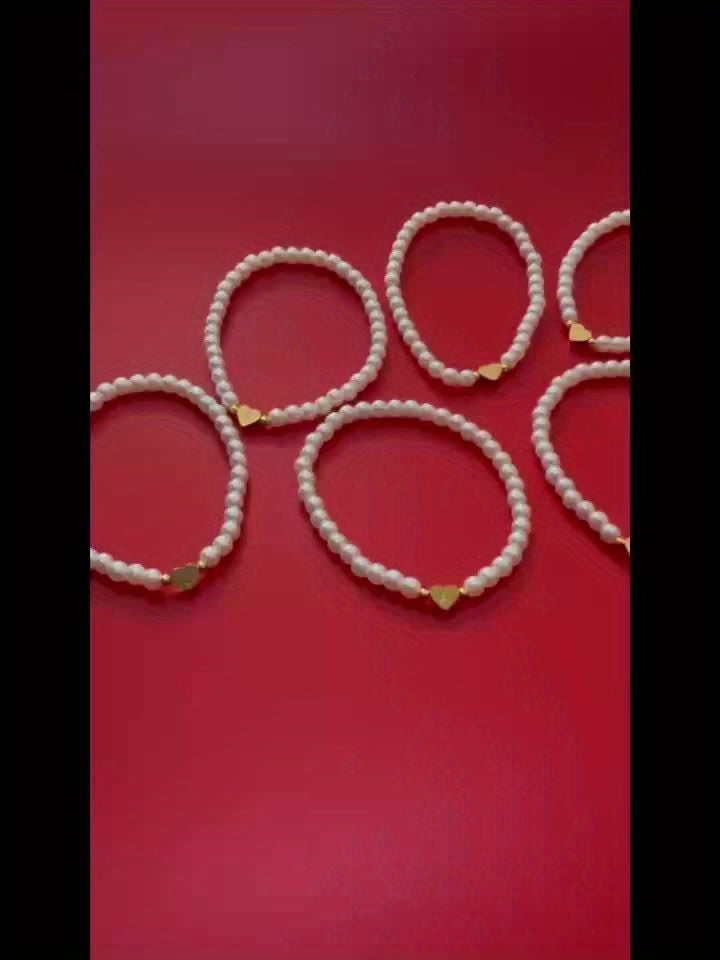 Pulsera chic con inicial de corazón (A–Z)