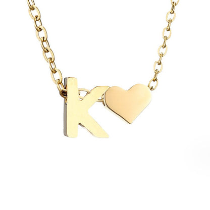 Collar de inicial atemporal con colgante de corazón