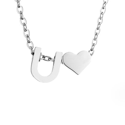 Collar de inicial atemporal con colgante de corazón