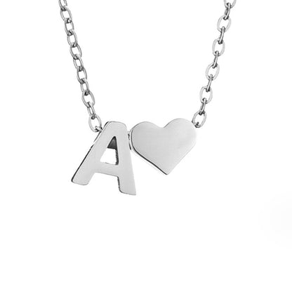 Collar de inicial atemporal con colgante de corazón