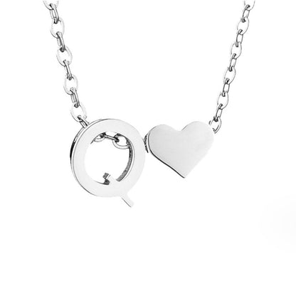 Collar de inicial atemporal con colgante de corazón