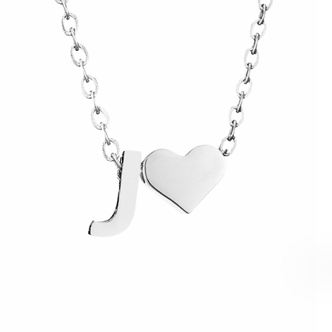Collar de inicial atemporal con colgante de corazón