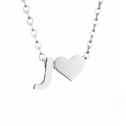 Collar de inicial atemporal con colgante de corazón