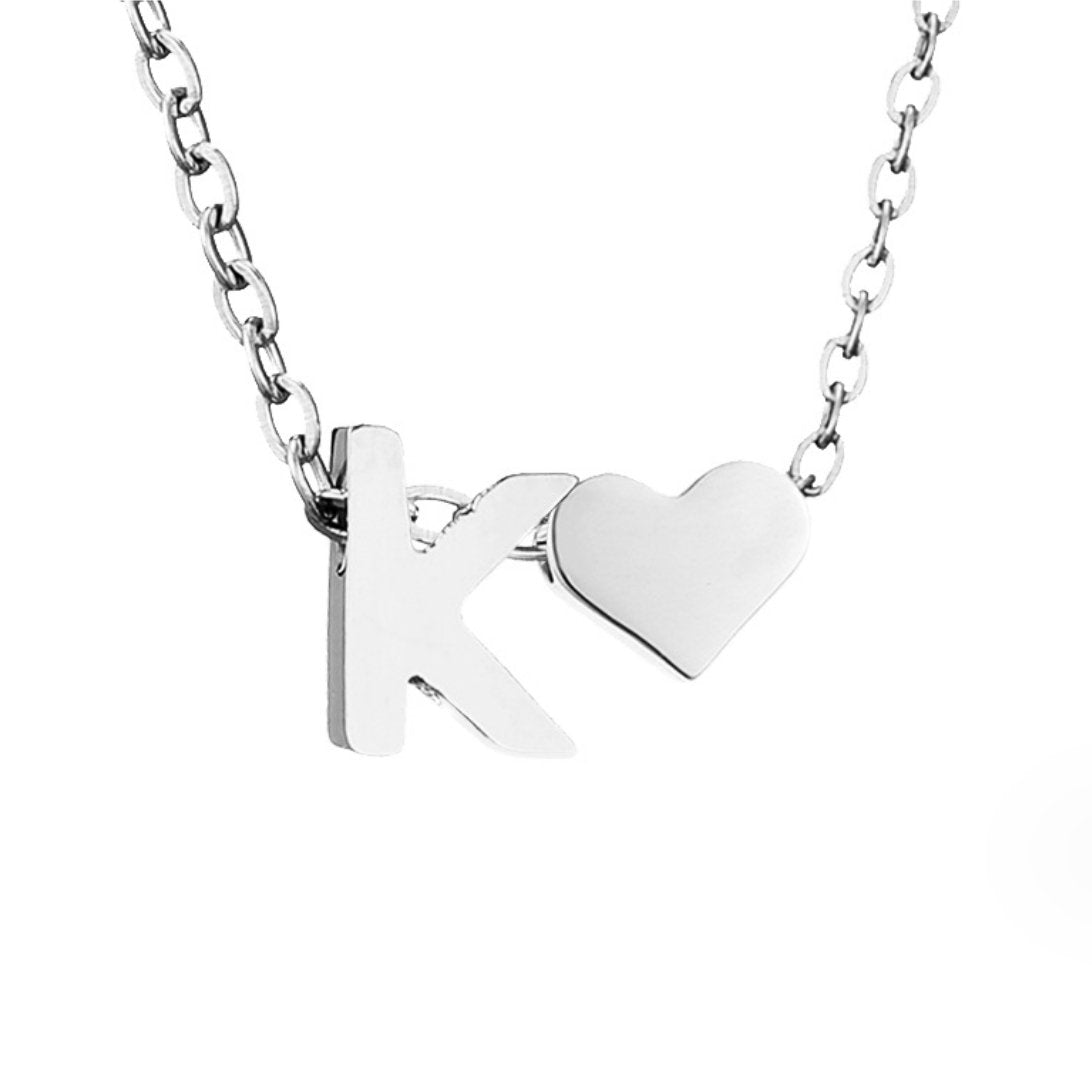 Collar de inicial atemporal con colgante de corazón