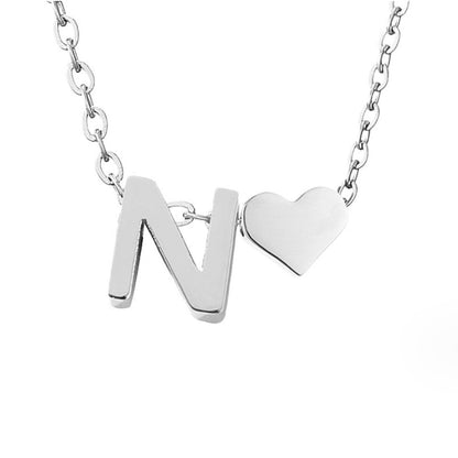 Collar de inicial atemporal con colgante de corazón