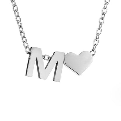 Collar de inicial atemporal con colgante de corazón