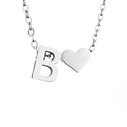Collar de inicial atemporal con colgante de corazón