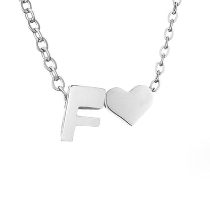 Collar de inicial atemporal con colgante de corazón