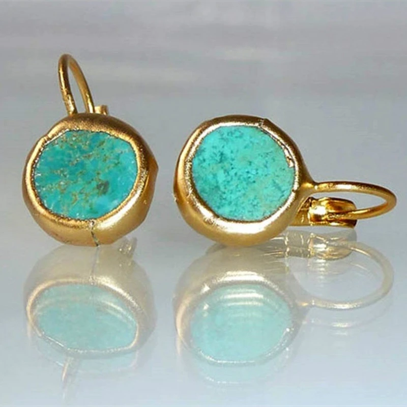 Pendientes dorados con piedra turquesa