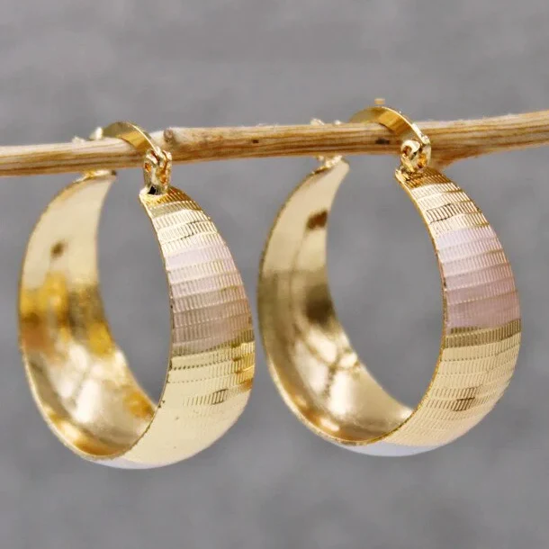 Pendientes de lujo dorados