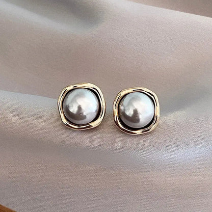 Pendientes sofisticados con perlas negras