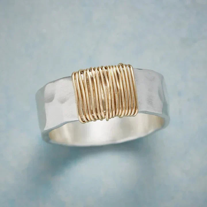 Anillo Línea de Oro™ – Plata refinada