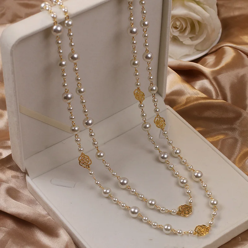 Collar de oro elegante con perlas