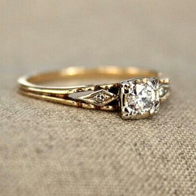 Anillo vintage de oro con circonita
