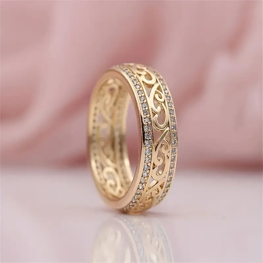 Anillo de filigrana de oro con cristales