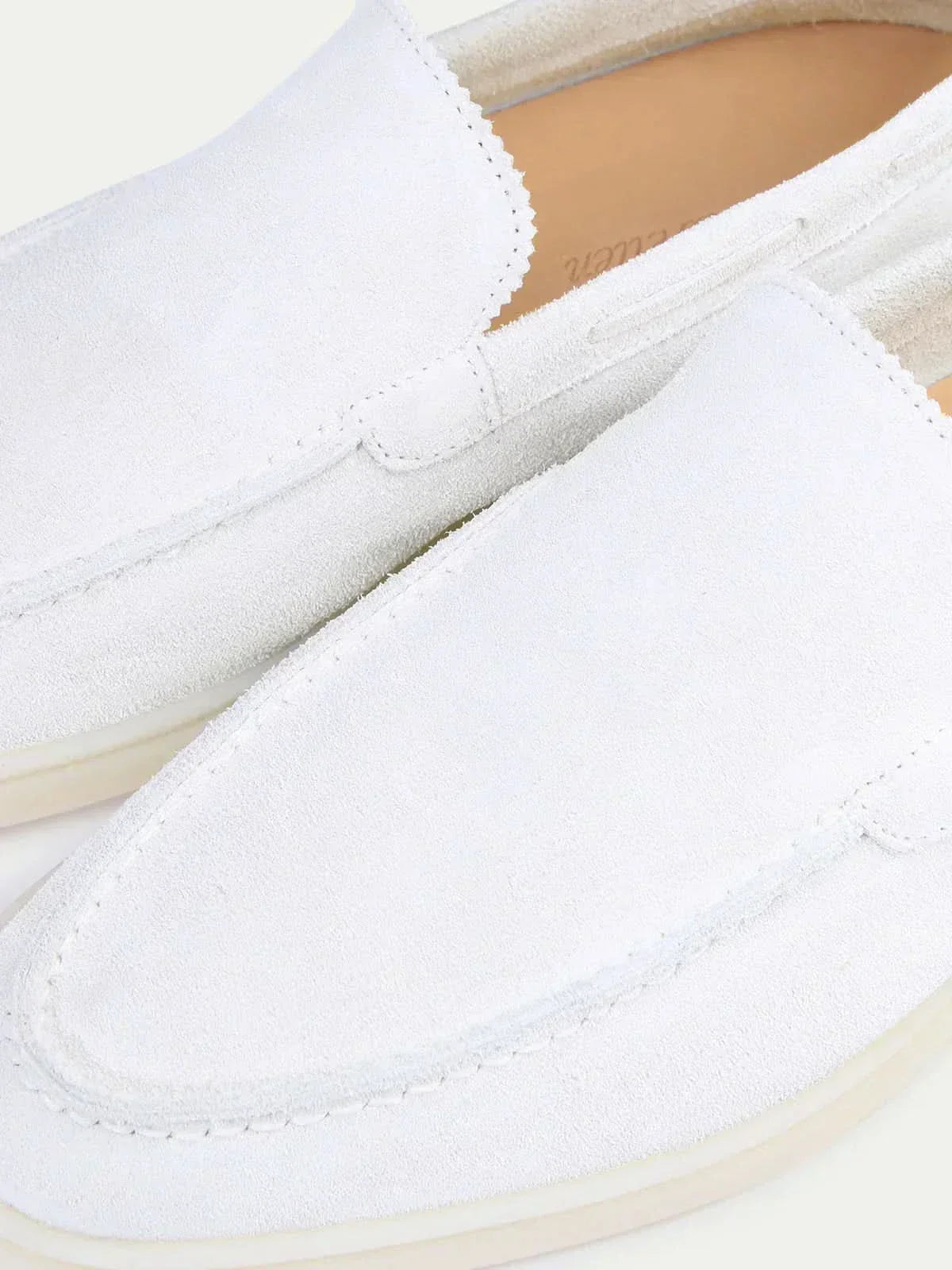Lorenzo | Mocasines Clásicos de Ante Blanco Perla