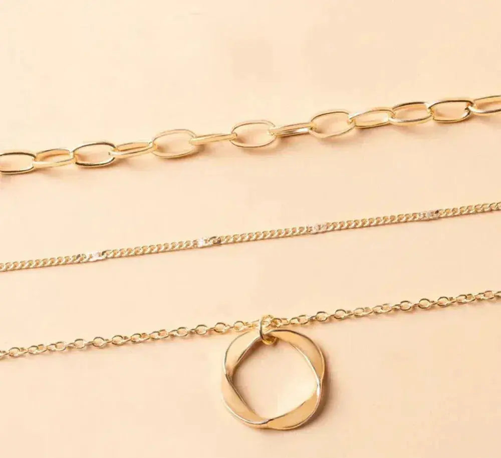 Collar de oro en capas clásico con colgante