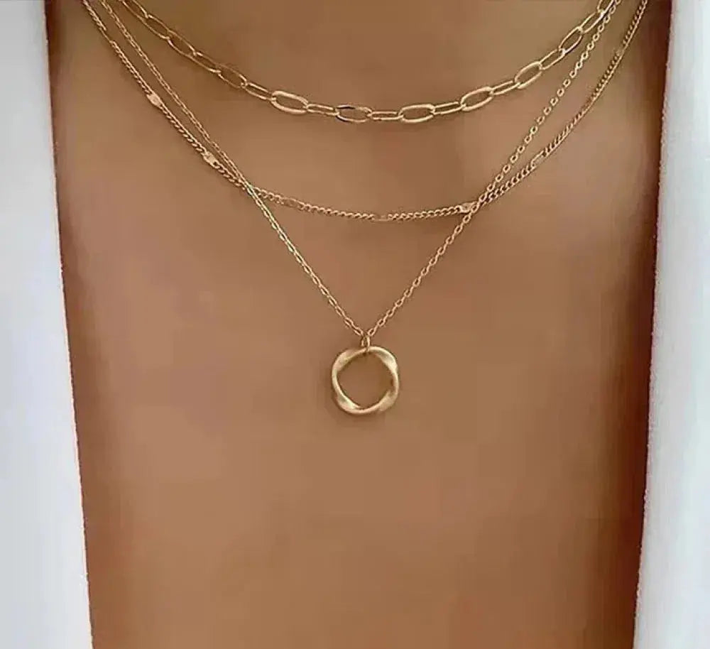 Collar de oro en capas clásico con colgante