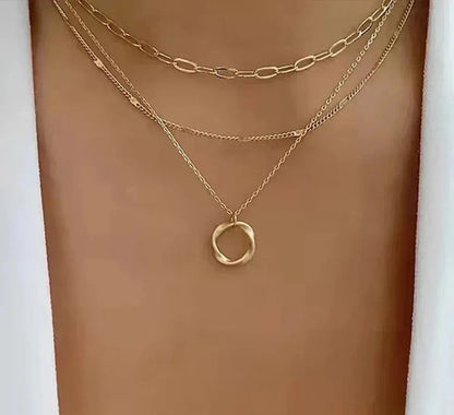 Collar de oro en capas clásico con colgante