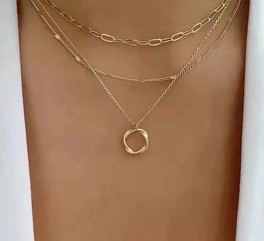 Collar de oro en capas clásico con colgante
